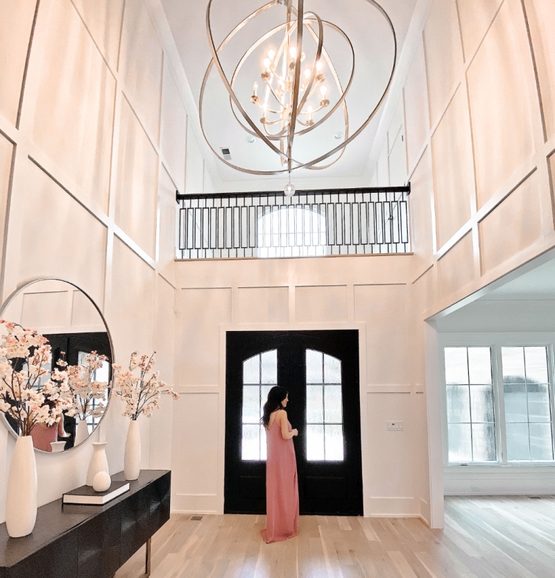 How to select the perfect foyer chandelier - Make a statement - LightsOnline Blog