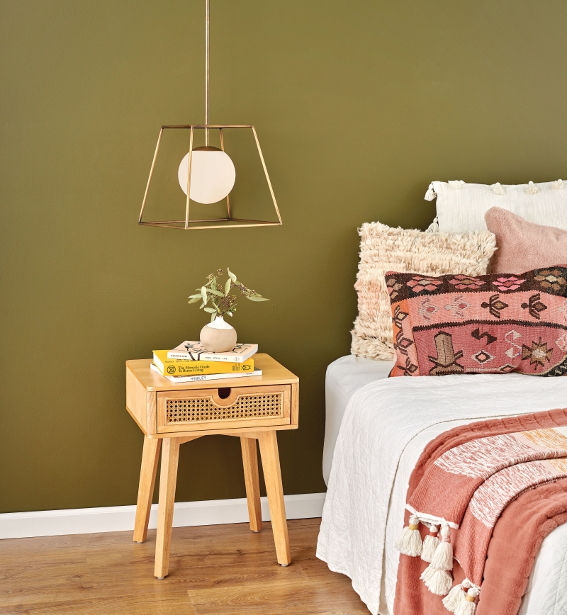How to create comfortable guest bedroom lighting - LightsOnline Blog